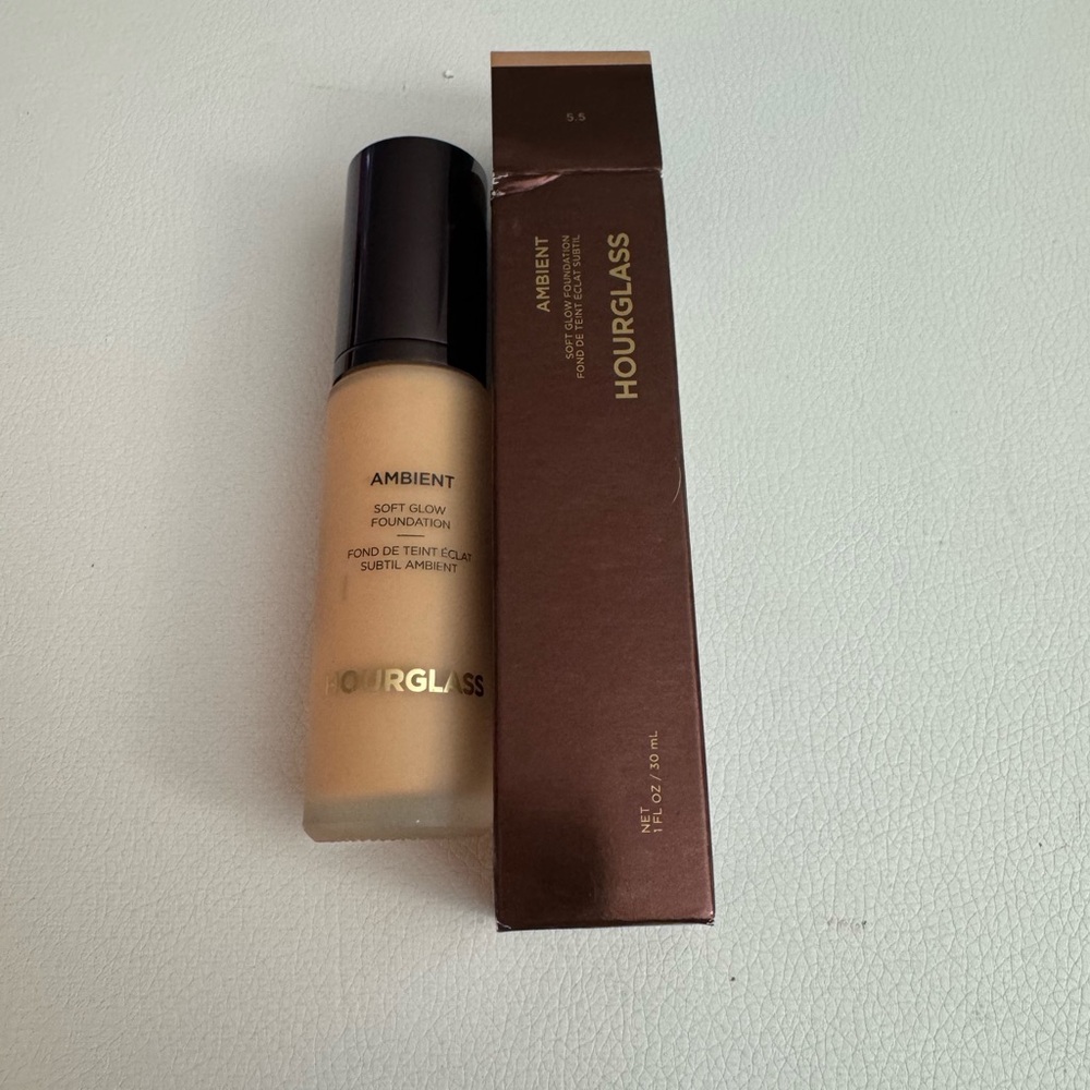 Hourglass Ambient soft glow foundation